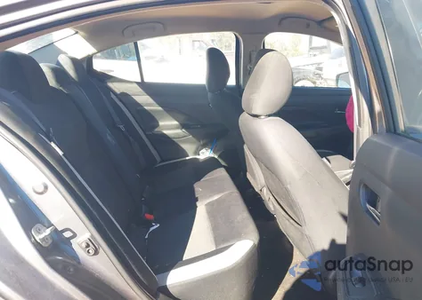 2020 Nissan Versa Sv Xtronic Cvt z USA, uszkodzony, nr VIN 3N1CN8EV1LL879911